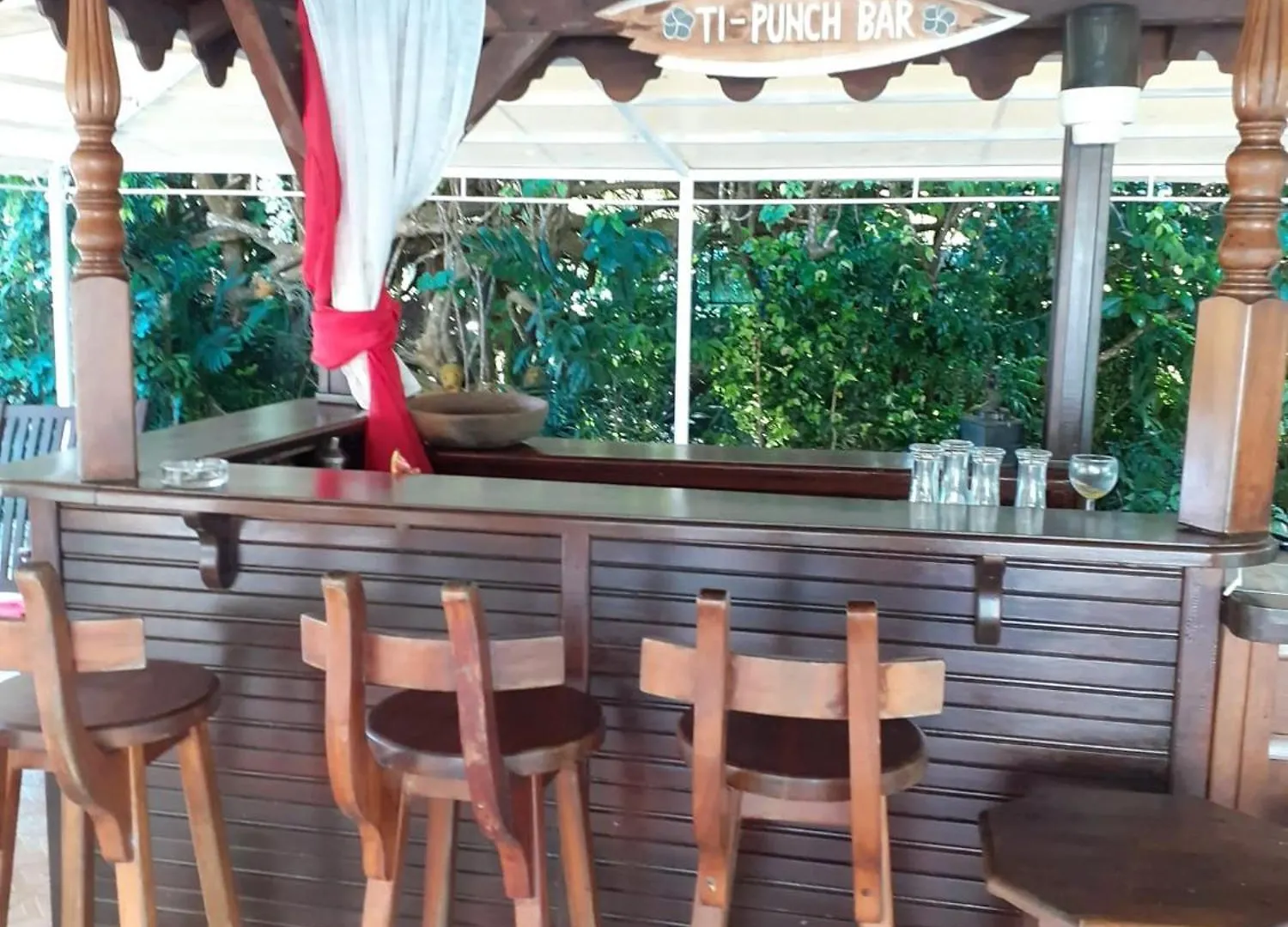 Bungalow Charmant A Sainte-Rose Avec Terrasse Et Piscine Prázdninový dům
