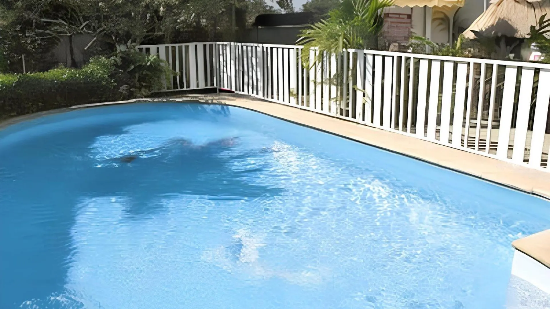 Contacten van Bungalow Charmant A Sainte-Rose Avec Terrasse Et Piscine